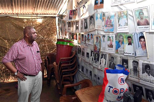 Minister Mangala Samaraweera meets with ‘Mothers of the Disappeared’ in Mullaitivu