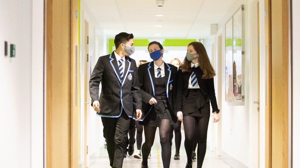 Covid: Pupils to wear masks in class in England’s secondary schools to tackle Omicron