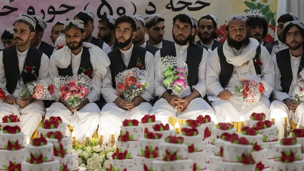 Afghan couples marry in mass ceremony in bid to cut costs