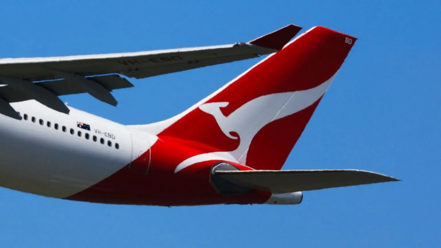 Qantas: Airline investigates after app lets customers see strangers’ data