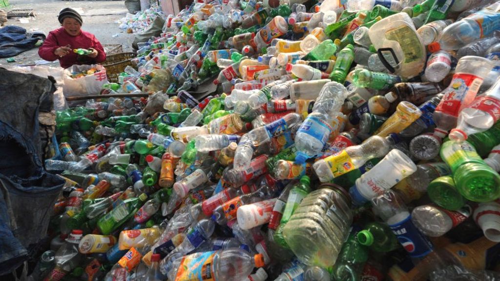 Single-use plastic: China to ban bags and other items